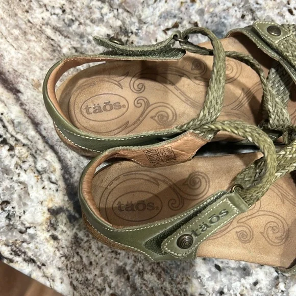 Taos sage, green with back straps Strappy Sandals Size 6-6.5 - Picture 4 of 6